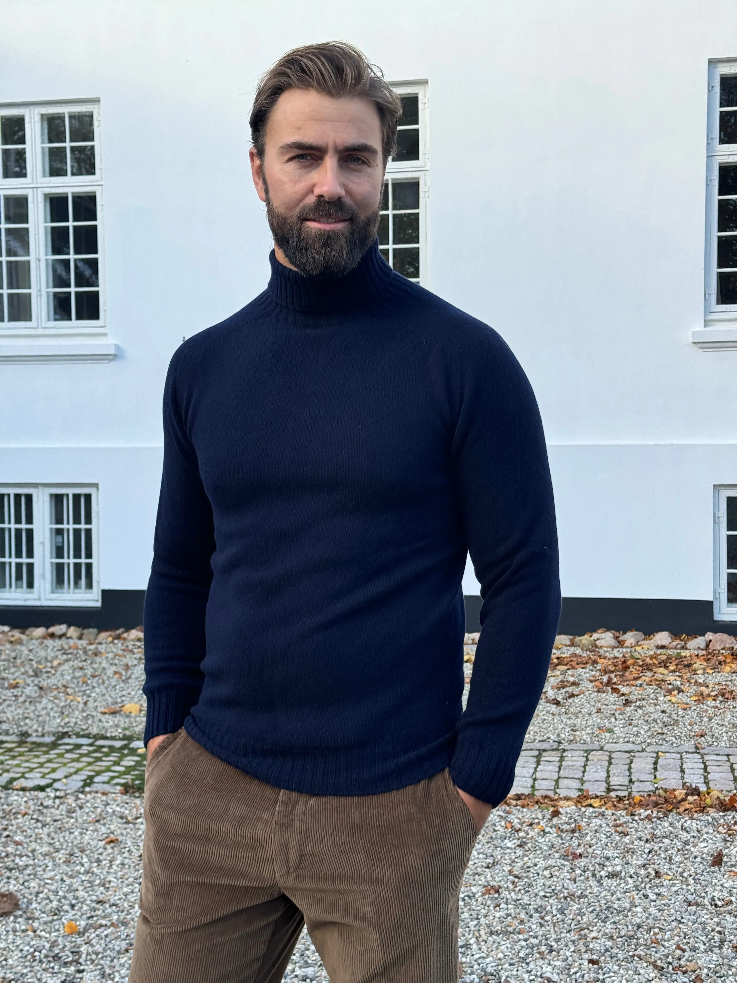 Ballater Roll Neck rullekravesweater, Nero Navy, Geelong lammeuld