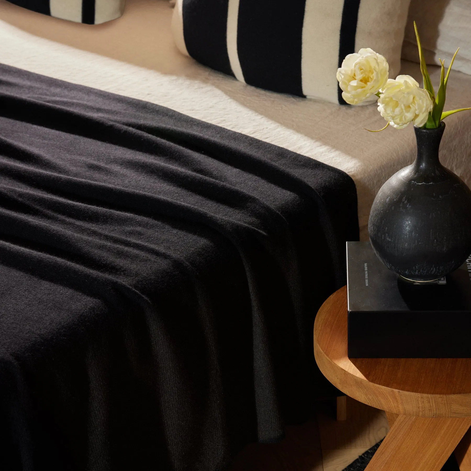 Cashmere Knit Blanket - Black