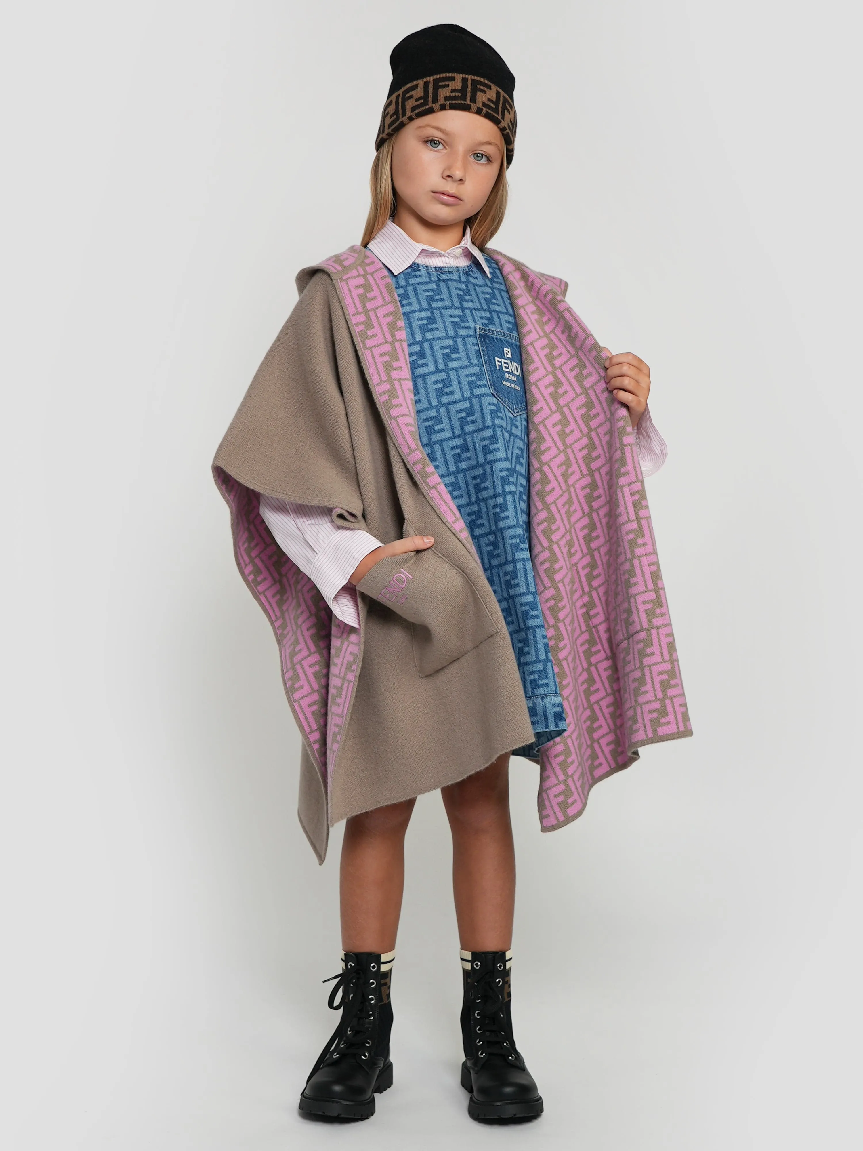 Fendi Girls Wool And Cashmere Reversible Cape in Grey