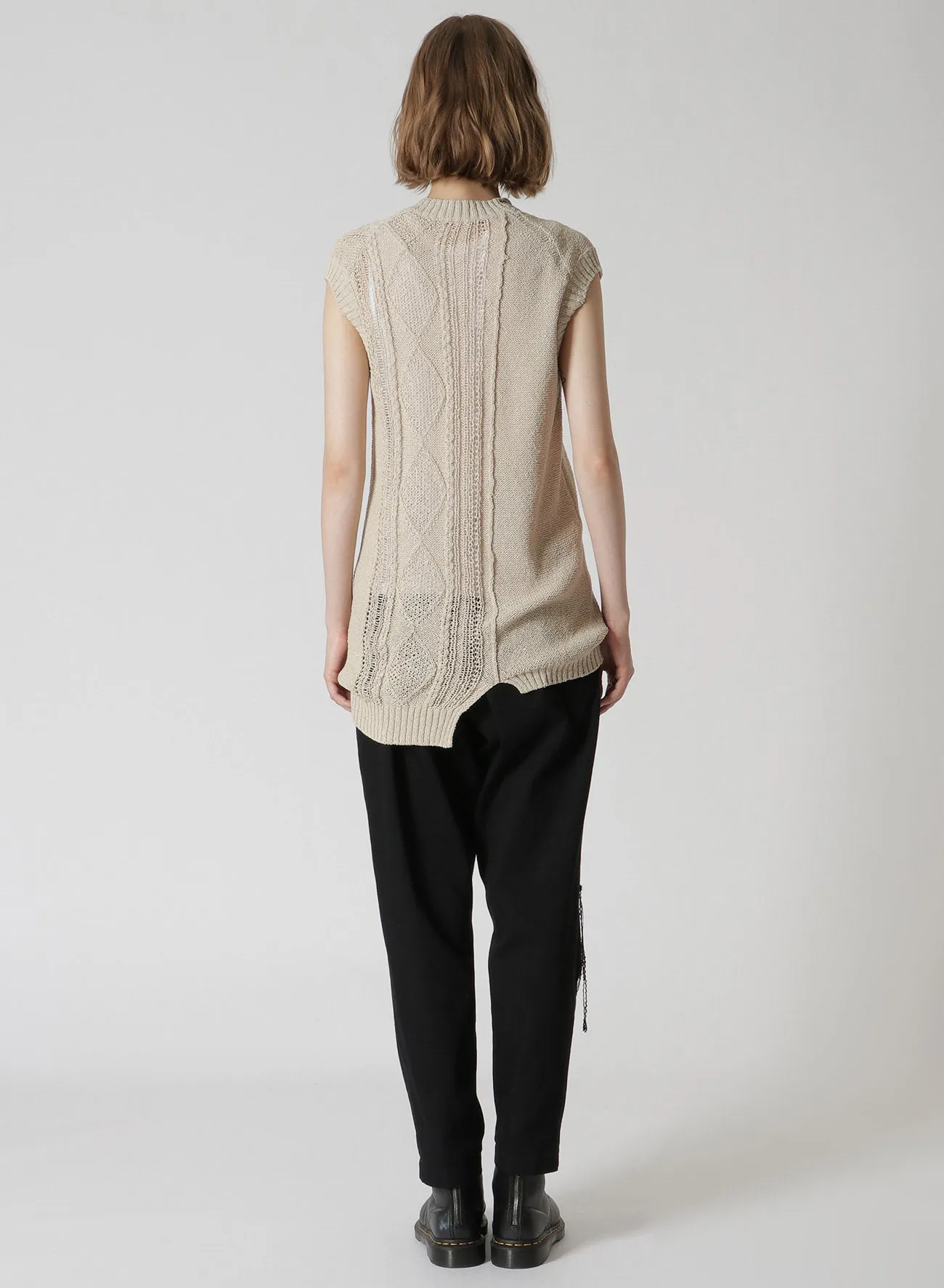 PLAIN STITCH x CABLE KNIT SLEEVELESS PULLOVER