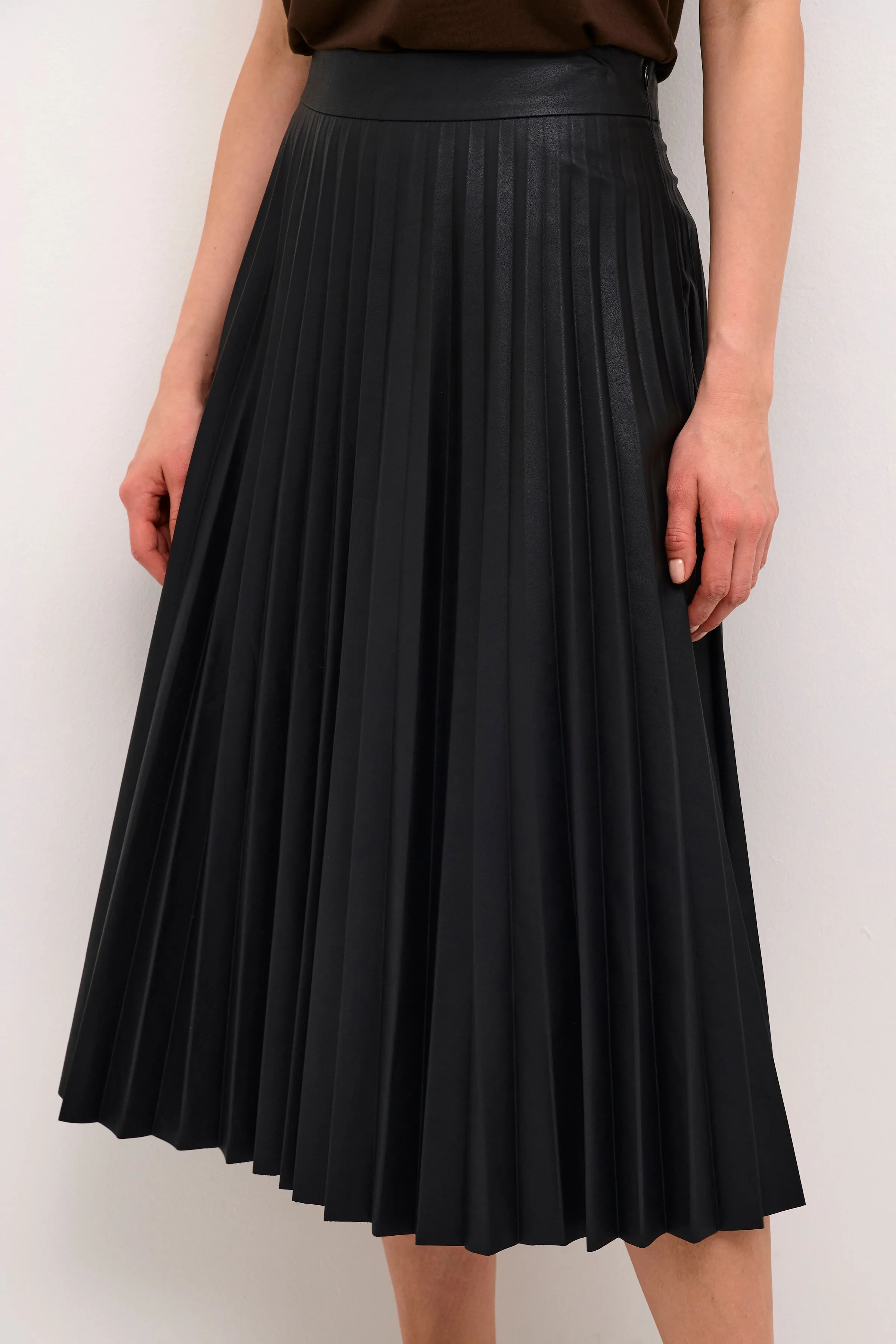 Poda Cassandra Skirt in Black