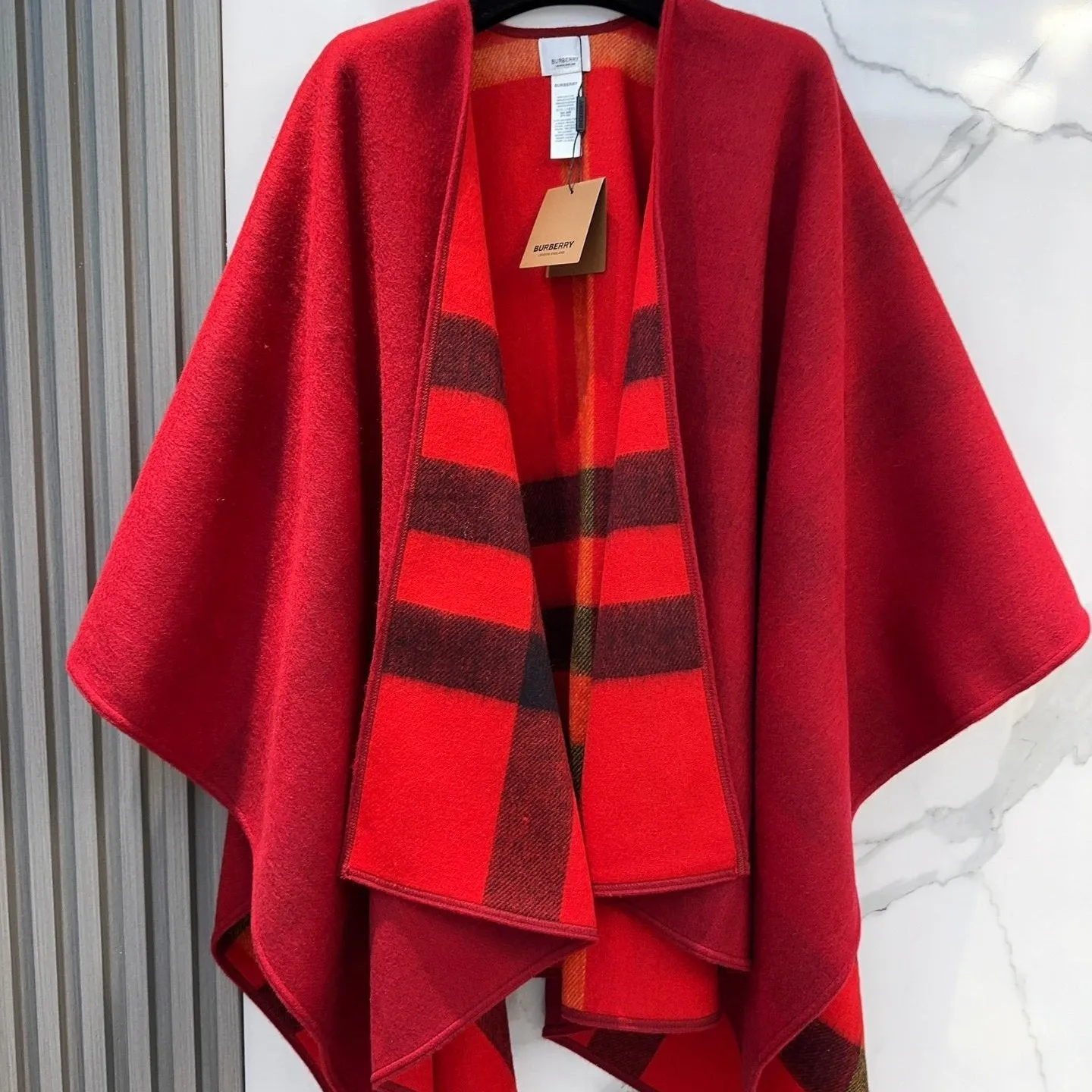 REVERSIBLE CHECK CASHMERE CAPE CHERRY RED AND BLACK 410134