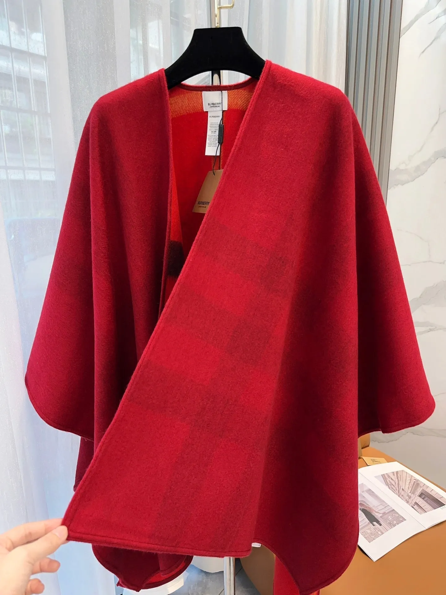 REVERSIBLE CHECK CASHMERE CAPE CHERRY RED AND BLACK 410134