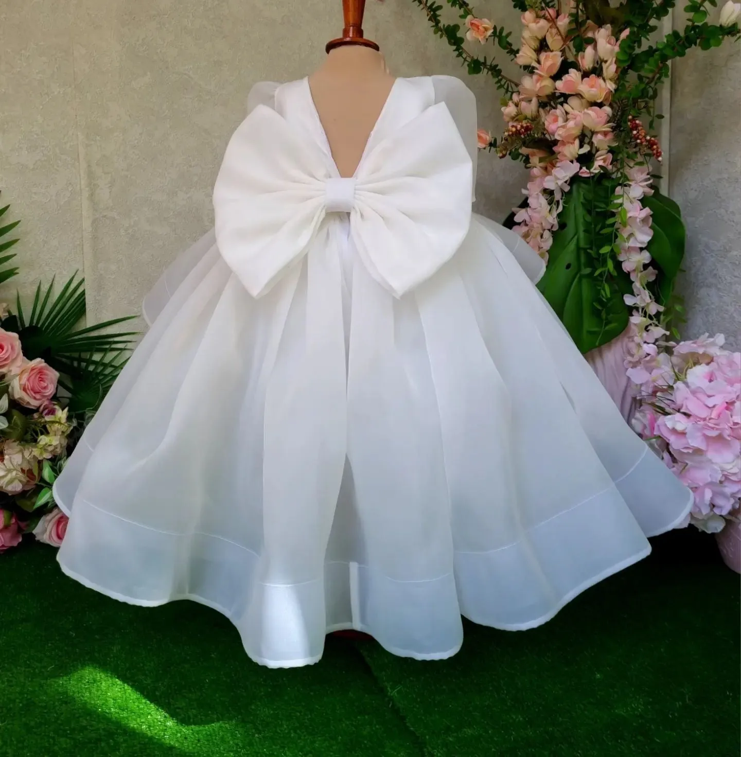 Whte tail dress for girls Tale Princess Dress Elegant Layered Girls' Dress can customized color and size