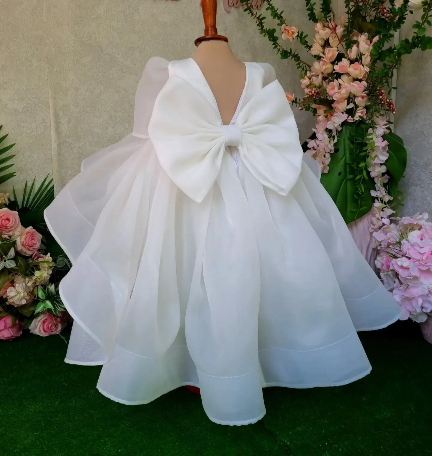 Whte tail dress for girls Tale Princess Dress Elegant Layered Girls' Dress can customized color and size